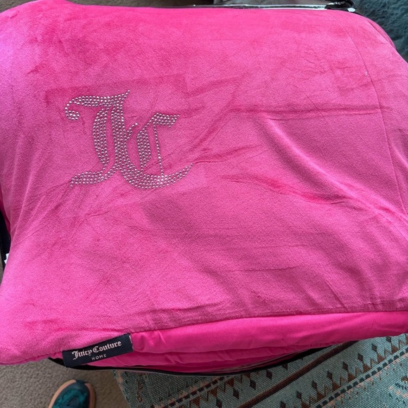 Juicy Couture Hot Pink Velour King Comforter Set 3 Piece Luxury Bedding Ensemble - Picture 8 of 8